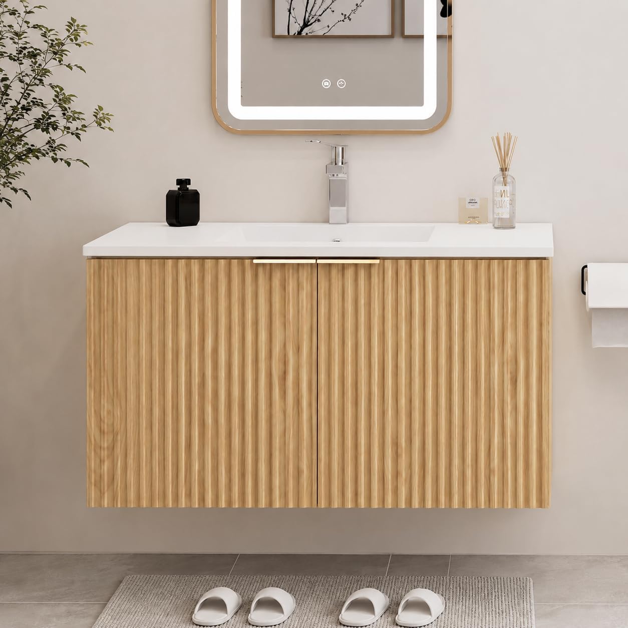 モダンなフローティング式洗面化粧台、波状テクスチャの扉付き壁 - Home Bathroom のレビューと価格