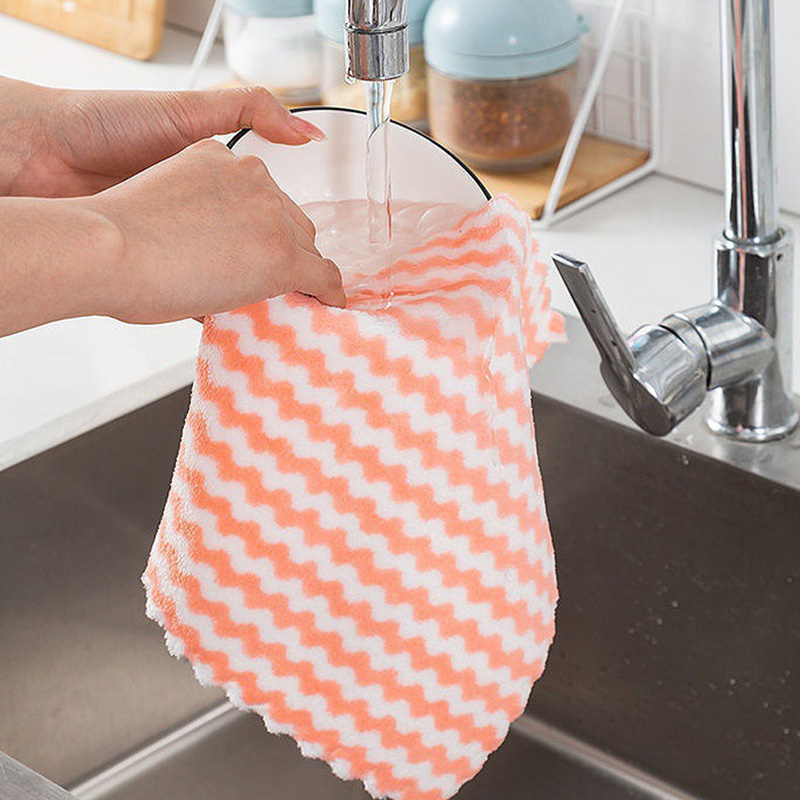 波状のストライプ柄コーラルフリースタオル2枚組、厚手で柔らか - Home Kitchen Bathroom Cleaning のレビューと価格