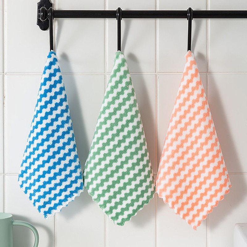 波状のストライプ柄コーラルフリースタオル2枚組、厚手で柔らか - Home Kitchen Bathroom Cleaning のレビューと価格