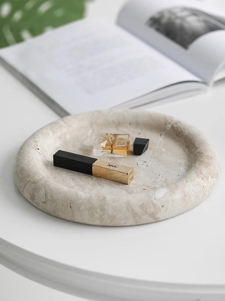 トレンドのベージュトラバーチン製サービングトレイ、ホームデコ - Home Bathroom Trends のレビューと価格